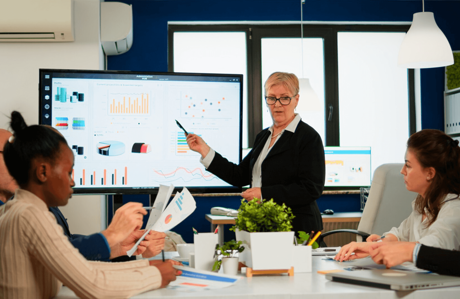 Why choose us - Professional team collaboration