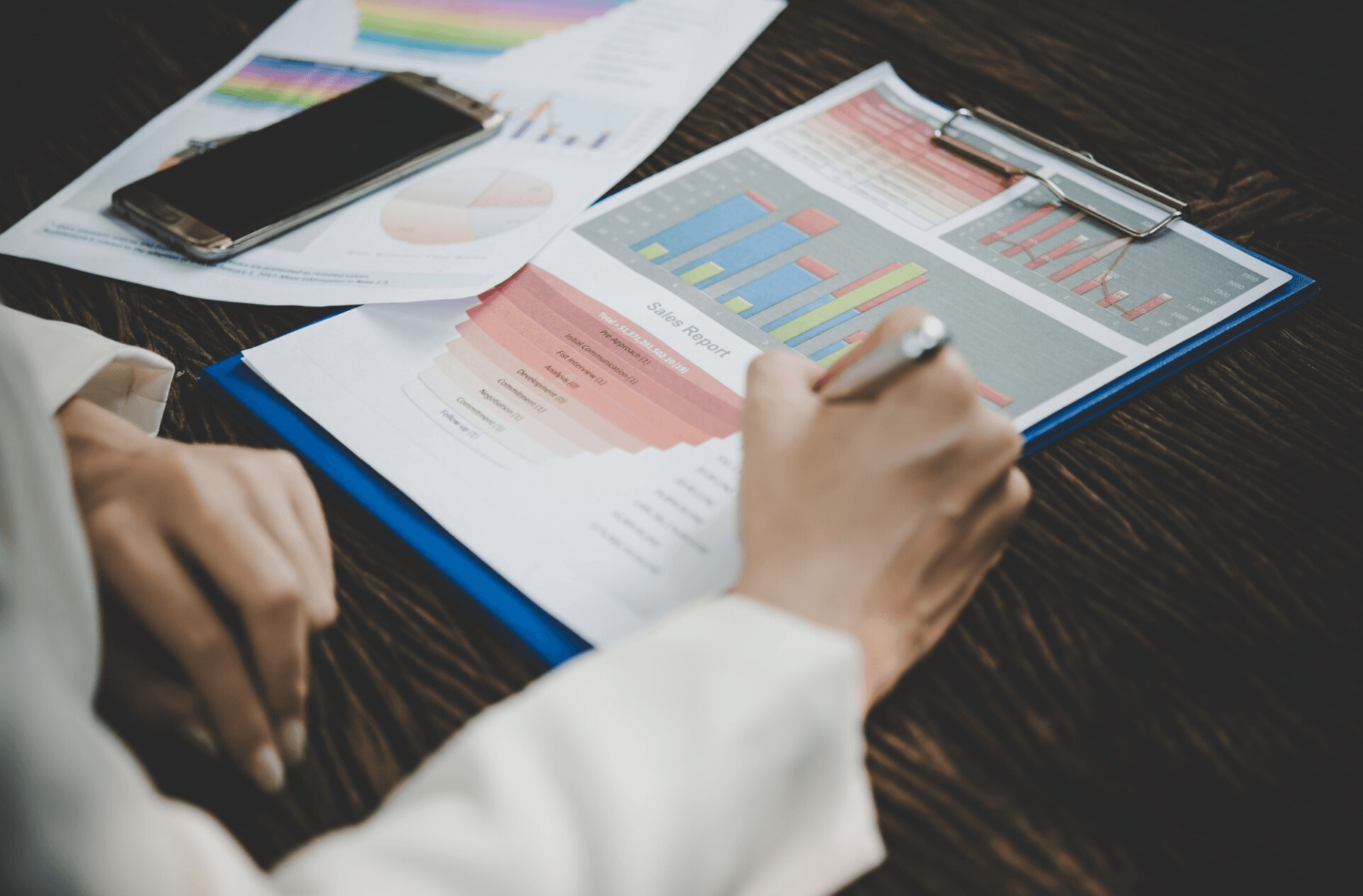 Why choose us - Professional team collaboration