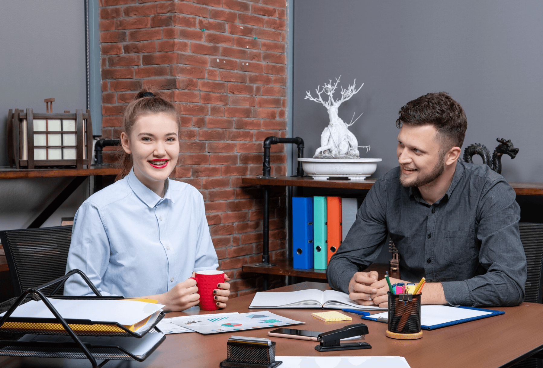 Why choose us - Professional team collaboration